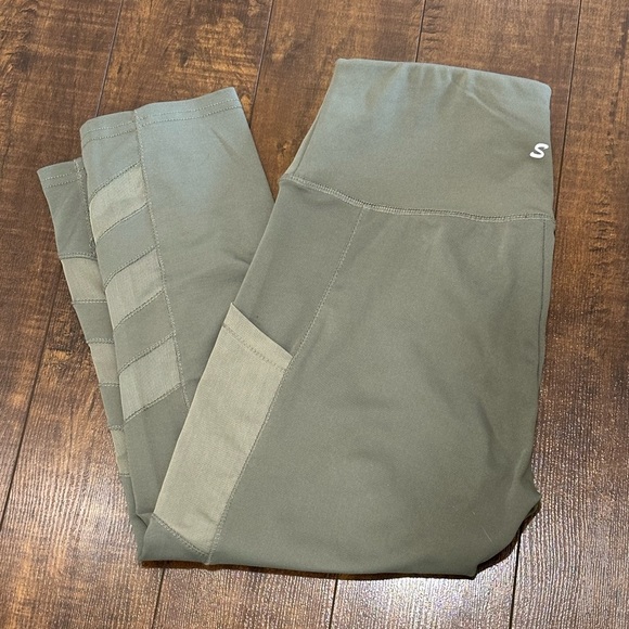 Ladies capris - Picture 2 of 5